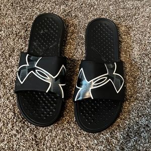 Under Armour slides in excellent used condition
